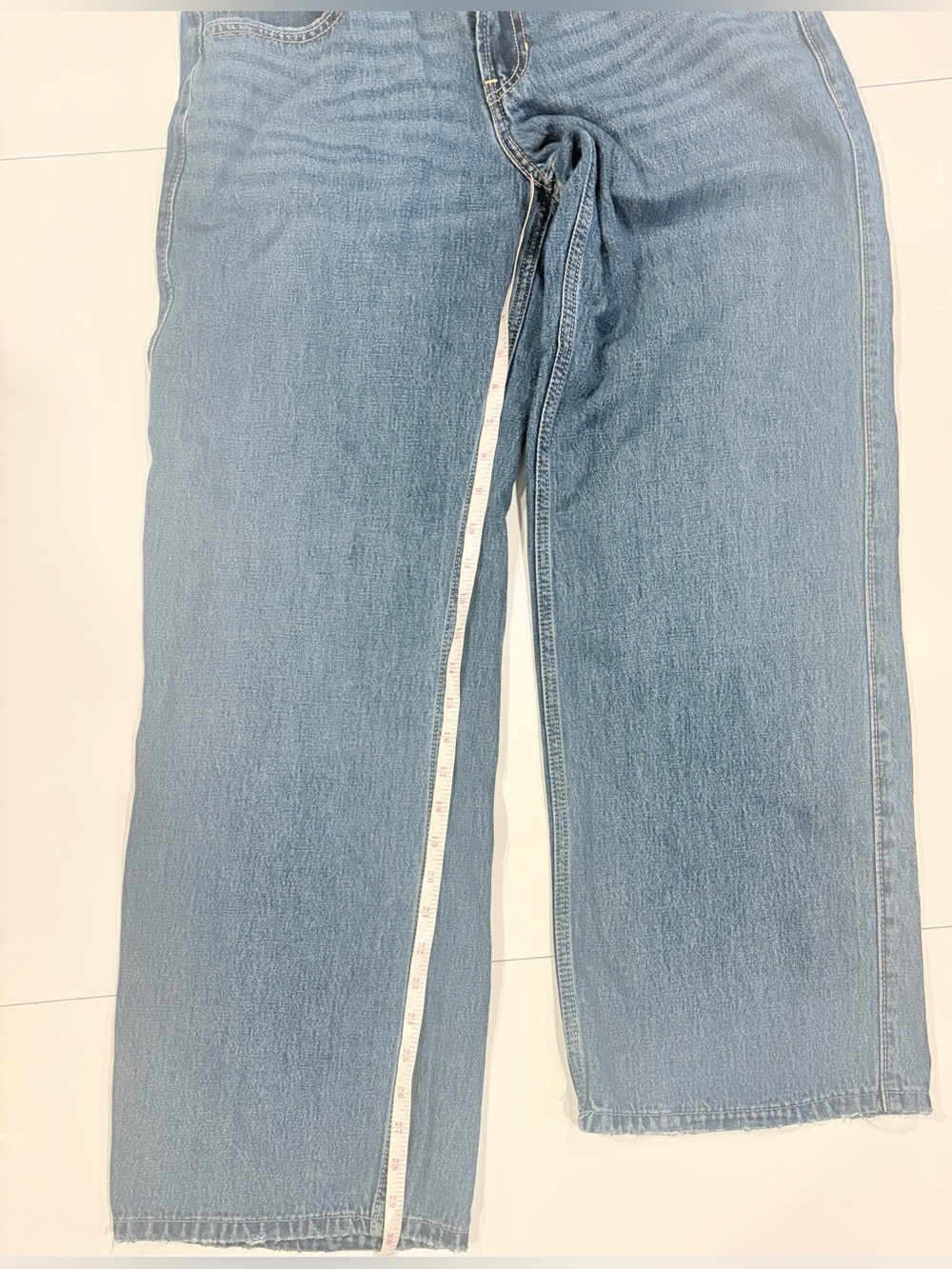 Hollister Low-Rise Baggy Jeans Medium Wash Wide Leg - Size 27 (4R) - Picture 6 of 6